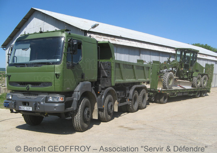 Renault Kerax 420.32 8x4 benne, 6063-0491, Nicolas A3161F, 6060-0051 et Bomag HBM BG160T, F-400-009, 5e Régiment du Génie ; 2008