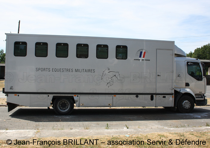 Renault Midlum 220.16 dCi, transport de chevaux, 6043-0576, Centre National des Sports de la Défense ; 2011