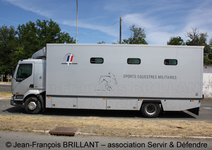 Renault Midlum 220.16 dCi, transport de chevaux, 6043-0576, Centre National des Sports de la Défense ; 2011