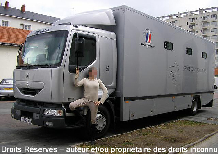 6043-0713 : Renault Midlum 220.16 dCi, transport de chevaux, Centre National des Sports de la Défense ; date inconnue