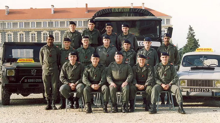 6882-2573 : Renault R4, doubles commandes, 1er Régiment d'Infanterie de Marine ; 1990