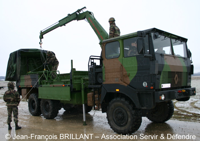 Renault TRM 10.000 cargo, BMH (Bras de Manutention Hydraulique), 6923-0425, 61e Régiment d'Artillerie ; 2005