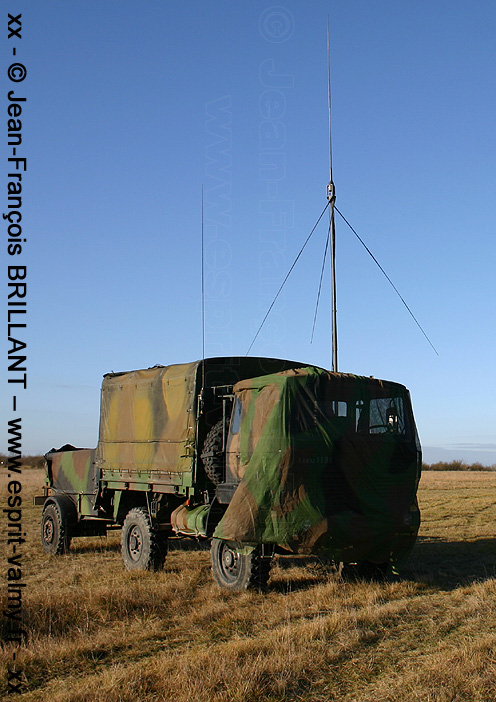 6892-1198 : Renault TRM 2.000, équipé radio, 402e Régiment d'Artillerie ; 2005