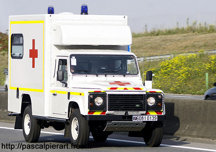 6081-0139 : Land Rover Defender 130 Td4 2.4, ambulance polyvalente, convoyage par 5/517e Régiment du Train ; 2008