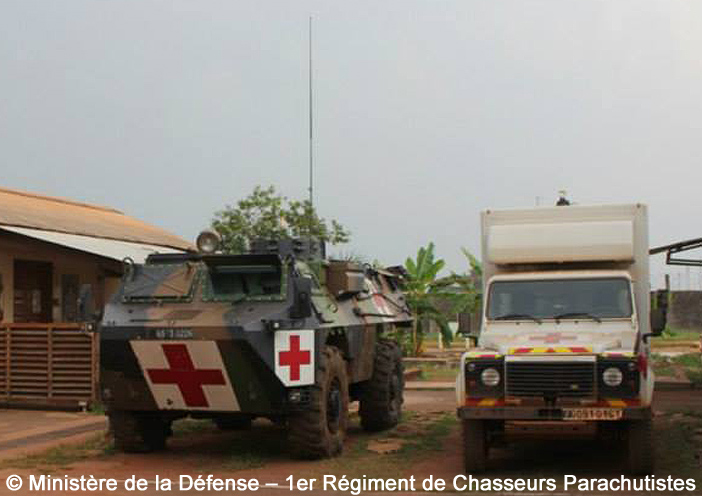 Defender 130 Td4 2.4, ambulance médicalisée, 60x1-0xxx, 1er Régiment de Chasseurs Parachutistes, opération Sangaris ; 2014