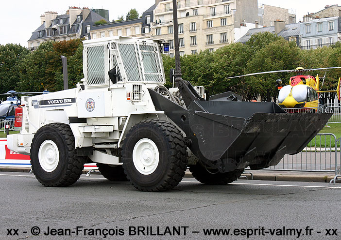Volvo BM L90C ; Préfecture de Police de Paris, DOSTL