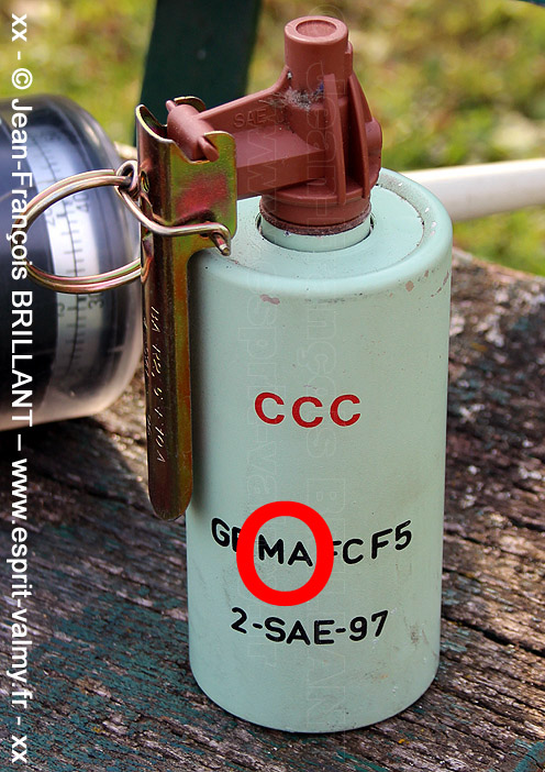MA : main (grenade à) ; exemple de marquage