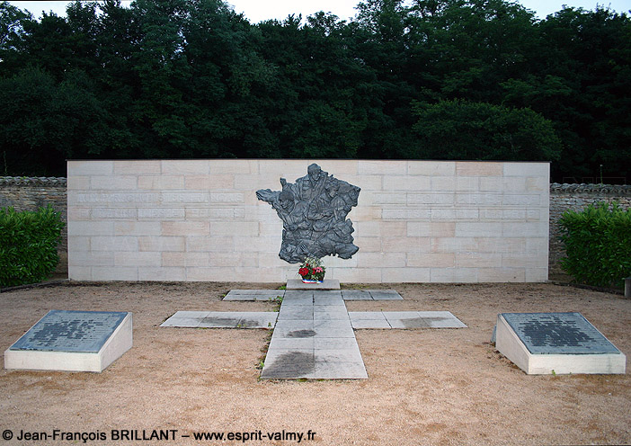 71 - Sennecey le Grand ; le Mémorial SAS
