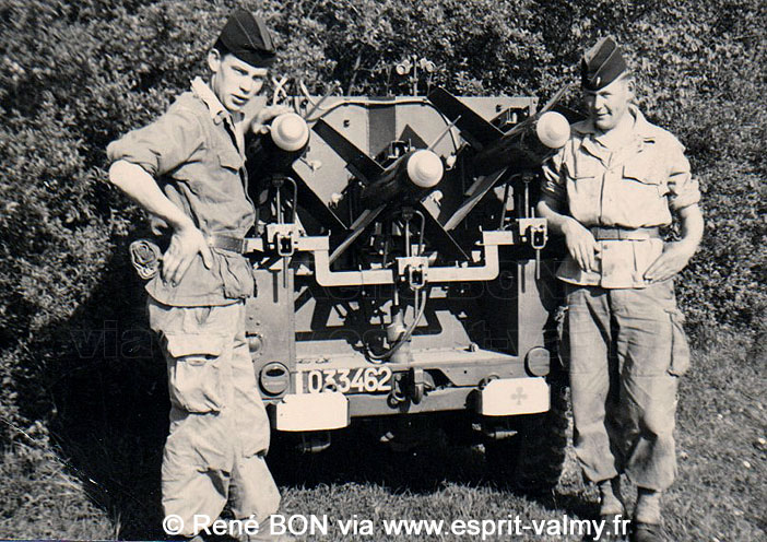 033-462 : Hotchkiss M201 SS10, transport et tir de 3 missiles antichars SS-10, 35e Régiment d'Infanterie ; 1957