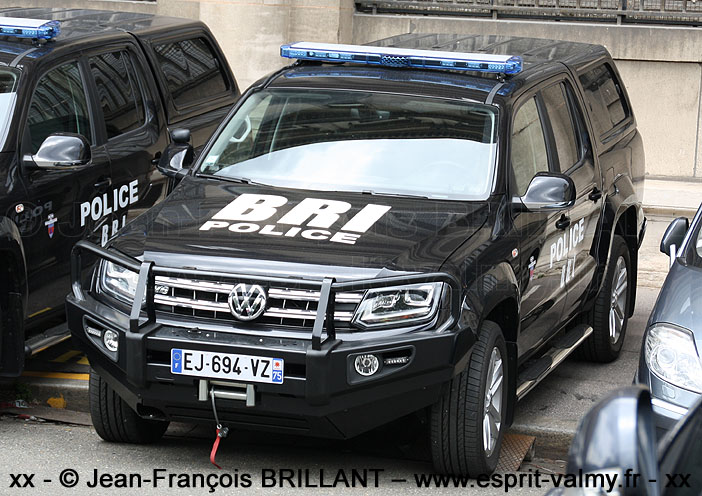 Volkswagen Amarok, treuil ; Préfecture de Police de Paris, Brigade de Recherche et d'Intervention