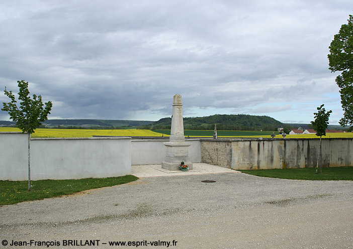 21 - Montliot-et-Courcelles : le Monument aux Morts à son nouvel emplacement