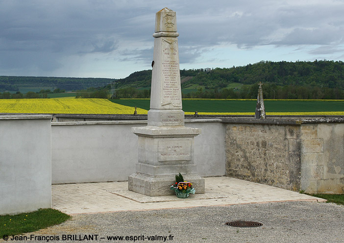 21 - Montliot-et-Courcelles : le Monument aux Morts à son nouvel emplacement