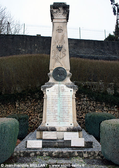 21 - Sainte Colombe sur Seine : le Monument aux Morts