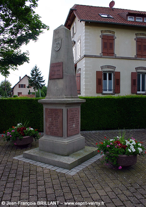 67 - Saasenheim ; le Monument aux Morts