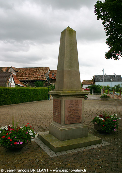 67 - Saasenheim ; le Monument aux Morts